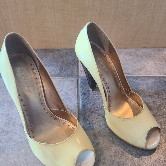 BCBGirls Y2K ivory peep toe pumps 7.5 - Picture 6 of 6